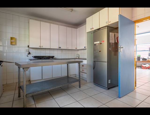 600M² BUILDING FOR SALE IN HURLYVALE